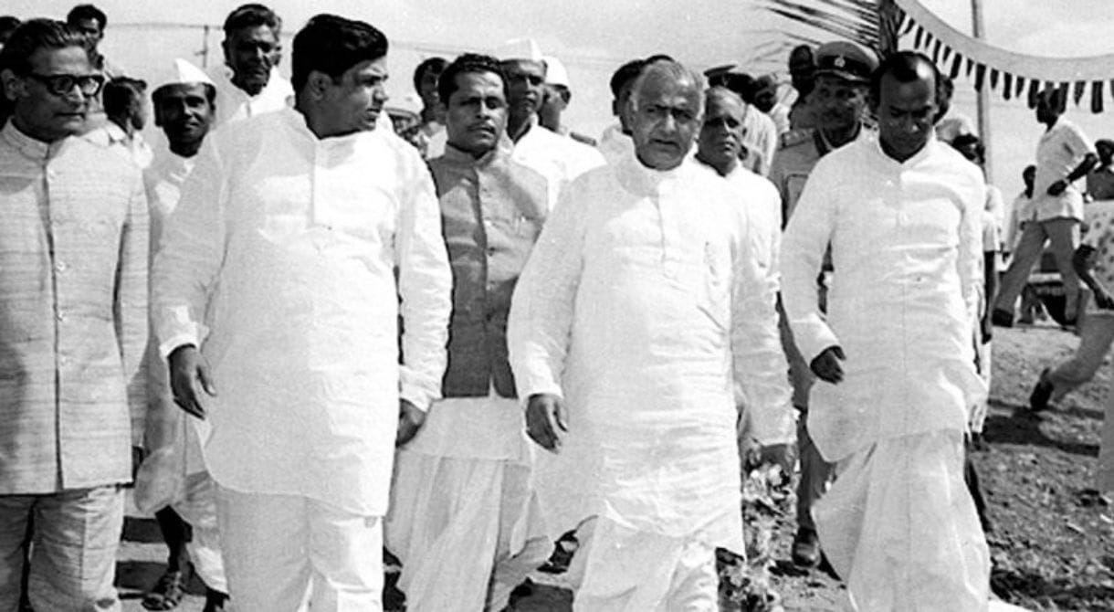 ದೇವರಾಜ ಅರಸು, ಧರಂ ಸಿಂಗ್ ಅವರೊಂದಿಗೆ ಖರ್ಗೆ