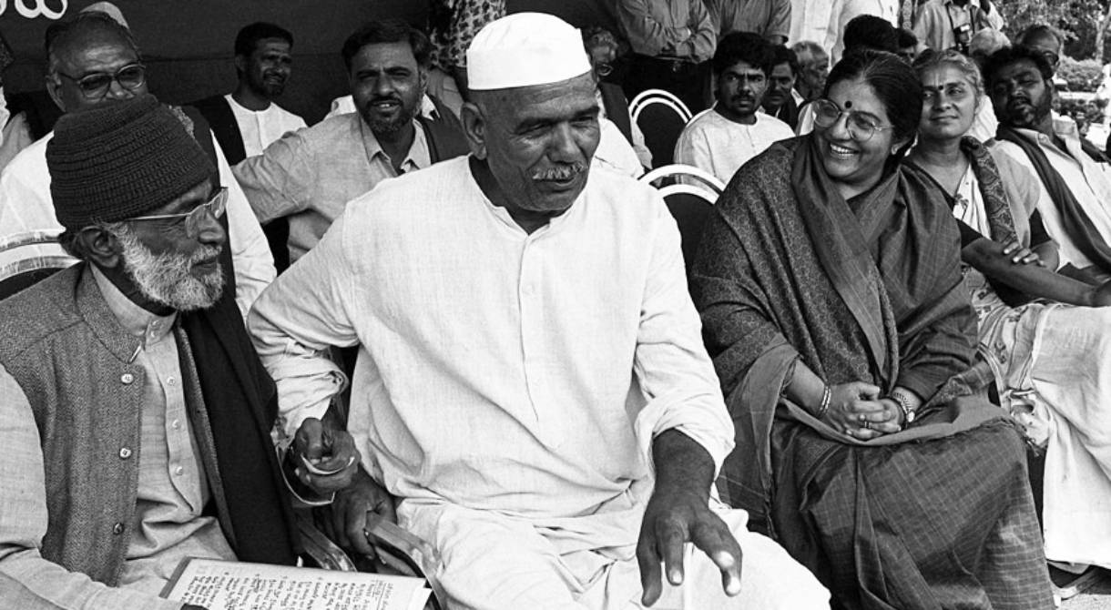 ಟಿಕಾಯತ್, ವಂದನಾ ಶಿವಾ, ಮೇಧಾ ಪಾಟ್ಕರ್ ಜೊತೆ ಪ್ರೊಫೆಸರ್