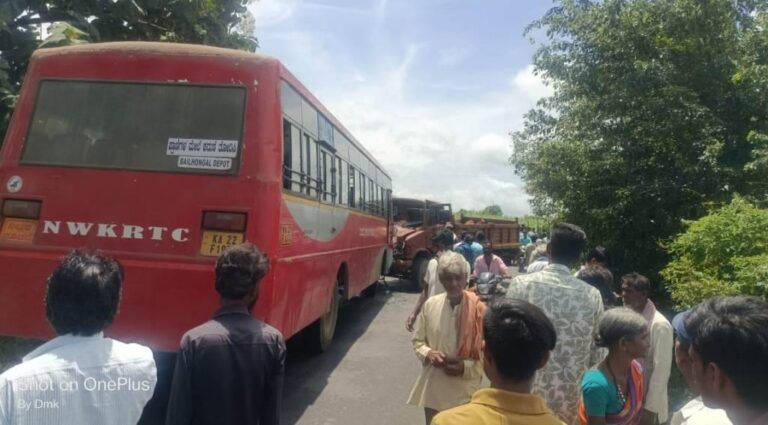 ಬೆಳಗಾವಿ : ಬಸ್ ಲಾರಿ ಡಿಕ್ಕಿ 20 ಕ್ಕೂ ಹೆಚ್ಚು ಪ್ರಯಾಣಿಕರಿಗೆ ಗಾಯ