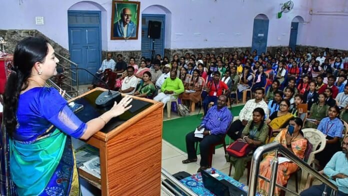 ಧಾರವಾಡ | ರ್ಯಾಂಕ್‍ಗಳ ಮೂಲಕ ವಿದ್ಯಾಕಾಶಿಗೆ ಮೆರಗು ತರಲು ಜಿಲ್ಲಾಧಿಕಾರಿ ಸಲಹೆ