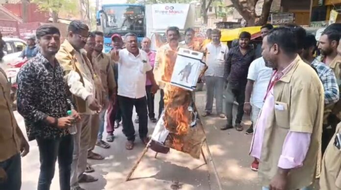 ಹುಬ್ಬಳ್ಳಿ | ಪಹಲ್ಗಾಮ್‌‌ ದಾಳಿ; ಭಯೋತ್ಪಾದಕರ ದಾಳಿ‌ ತಡೆಗೆ ಆಟೋ ಚಾಲಕರ ಒತ್ತಾಯ