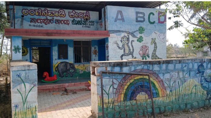 ಬೆಳಗಾವಿ | ತಾಂಡಾದ ಅಂಗನವಾಡಿ ಮಕ್ಕಳ ಸುರಕ್ಷತೆಗೆ ಕ್ರಮ ತಾ.ಪಂ. ಅಧಿಕಾರಿಗಳ ಭರವಸೆ