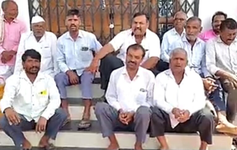 ಬೆಳಗಾವಿ : ಗ್ರಾಮ ಪಂಚಾಯತಿ ಅಭಿವೃದ್ಧಿ ಅಧಿಕಾರಿ ವಿರುದ್ಧ ಪಂಚಾಯತಿ ಸದಸ್ಯರಿಂದ ಪ್ರತಿಭಟನೆ