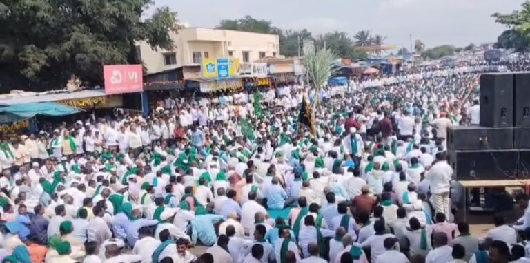 ಬೆಳಗಾವಿ : ಕಬ್ಬಿಗೆ ವೈಜ್ಞಾನಿಕ ಬೆಲೆ ನೀಡುವಂತೆ ಆಗ್ರಹಿಸಿ ರೈತರಿಂದ ಪ್ರತಿಭಟನೆ