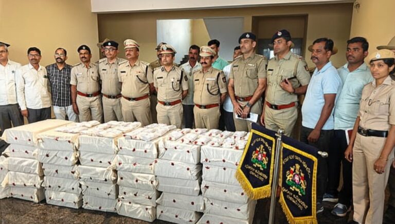 ಬೆಳಗಾವಿ : ಅಮೆರಿಕರನ್ನೇ ಗುರಿಯಾಗಿಸಿದ್ದ ಕಳ್ಳ ಕಾಲ್&zwnj;ಸೆಂಟರ್&zwnj; ಮೇಲೆ ಸೈಬರ್&zwnj; ಪೊಲೀಸರ ದಾಳಿ : 33 ಮಂದಿ ಬಂಧನ