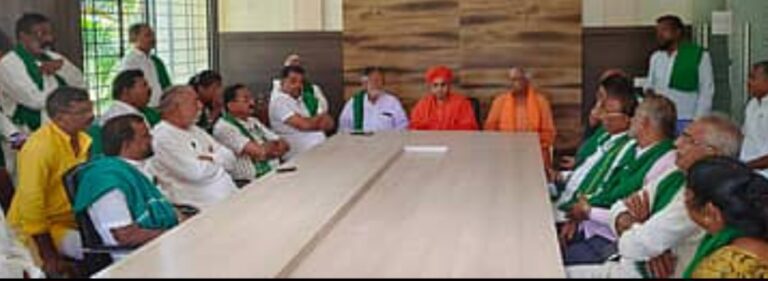 ಬೆಳಗಾವಿ : ಕಬ್ಬಿನ ತೂಕದ ಮೋಸ ನಿಲ್ಲಿಸಲಿ: ಸ್ವಾಮೀಜಿ ರೈತ ಮುಖಂಡರ ಸಭೆಯಲ್ಲಿ ಒಗ್ಗಟ್ಟಿನ ನಿರ್ಧಾರ