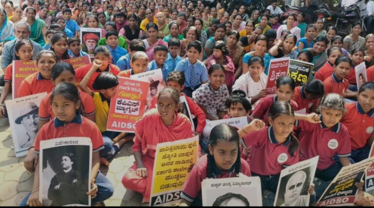 ಬೆಳಗಾವಿ | ಕೆಪಿಎಸ್ ಮ್ಯಾಗ್ನೆಟ್ ನೀತಿ ವಿರುದ್ಧ ಪೋಷಕರ ಆಕ್ರೋಶ: ಸರ್ಕಾರಿ ಶಾಲೆ ಮುಚ್ಚಲು ಬಿಡುವುದಿಲ್ಲ