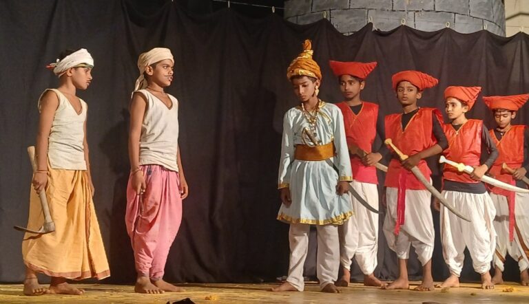 ಬೆಳಗಾವಿ | ಶಿವಾಜಿ ಮಾಹಾರಾಜರ ಶಿವಕೇಸರಿ ನಾಟಕಕ್ಕೆ ರಾಮದುರ್ಗದಲ್ಲಿ ಮೆಚ್ಚುಗೆ
