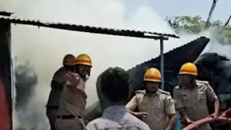 ಬೆಳಗಾವಿ | ಬಿರು ಬಿಸಿಲಿನಲ್ಲಿ ಫರ್ನಿಚರ್ ಅಂಗಡಿಗೆ ಬೆಂಕಿ: ಲಕ್ಷಾಂತರ ನಷ್ಟ