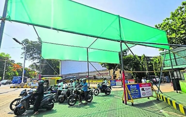 ಬೆಳಗಾವಿ | ವಾಹನ ಸವಾರರಿಗೆ ಬಿಸಿಲಿನ ತಾಪ ತಪ್ಪಿಸಲು ಶಾಮಿಯಾನ