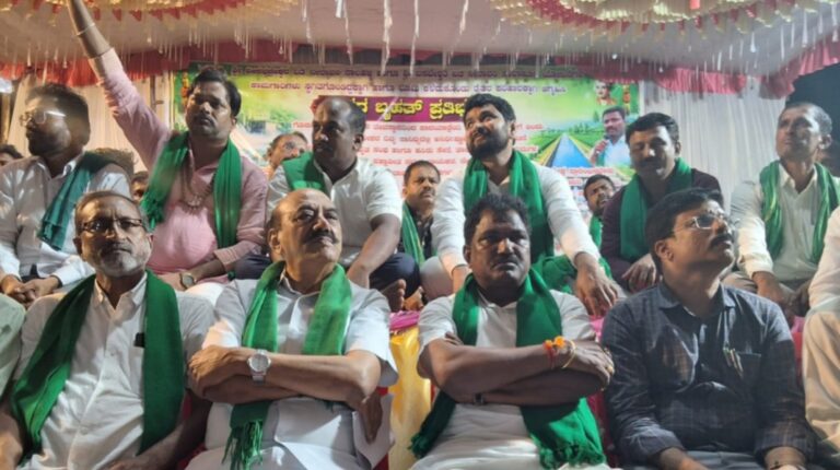 ಬೆಳಗಾವಿ | ರಾಮದುರ್ಗ ರೈತ ಹೋರಾಟಕ್ಕೆ ಸ್ಪಂದಿಸಿದ ಶಾಸಕರು: ಜಯಶಾಲಿಯಾದ ರೈತರು