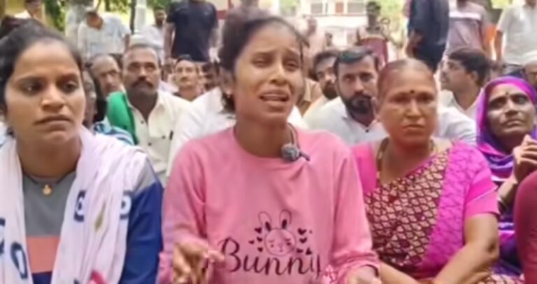 ಬೆಳಗಾವಿ | ಮಳೆ ಹಾನಿಗೆ ಪರಿಹಾರ ನೀಡುವಂತೆ ಆಗ್ರಹಿಸಿ ನಗರಸಭೆಗೆ ಮುತ್ತಿಗೆ