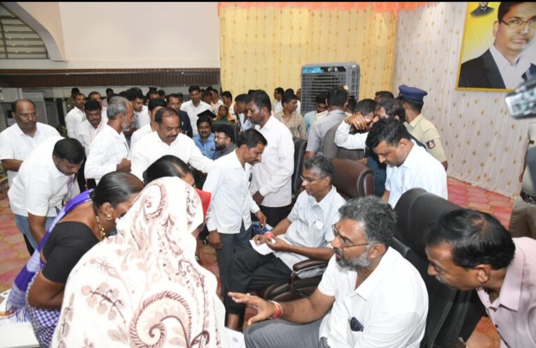 ಬೆಳಗಾವಿ | ಅಂಬೇಡ್ಕ&zwnj;ರ್ ನಗರದ ಮೂಲಸೌಕರ್ಯ, ಶಾಲೆ ಅಭಿವೃದ್ಧಿಗೆ ಶಾಸಕ ವಿಶ್ವಾಸ ವೈದ್ಯರಿಗೆ ಮನವಿ