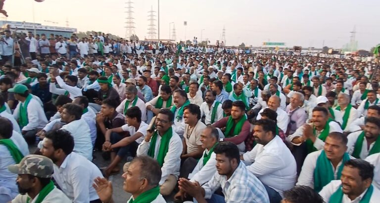 ಬೆಳಗಾವಿ | ಬಿಸಿಲಿಗೂ ಕುಗ್ಗದೆ ಕಬ್ಬಿಗೆ ₹5500 ಬೆಲೆಗಾಗಿ ಮುಂದುವರೆದ ಹೋರಾಟ: ರಾಜ್ಯದಲ್ಲಿ ರೈತಶಕ್ತಿಯ ಅನಾವರಣ