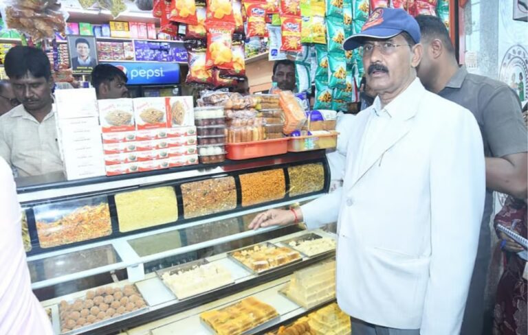 ಬೆಳಗಾವಿ | ಬಸ್&zwnj; ನಿಲ್ದಾಣದಲ್ಲಿ ಅವಧಿ ಮೀರಿದ ಆಹಾರ ಸಾಮಗ್ರಿ ಪತ್ತೆ: ಅಧಿಕಾರಿಗಳಿಗೆ ಉಪ ಲೋಕಾಯುಕ್ತರ ತರಾಟೆ