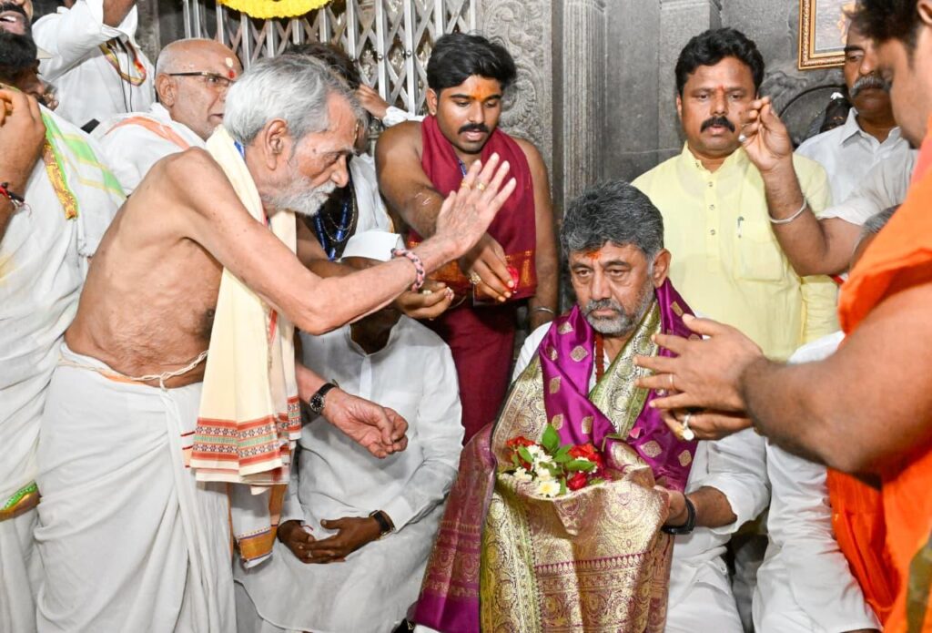 ಬರಗಾಲದಿಂದ ನಾಡಿಗೆ ಮುಕ್ತಿ ಸಿಗಲಿ: ಗಾಣಗಾಪುರ ದತ್ತಾತ್ರೇಯನ ಮೊರೆ ಹೋದ ಸಿಎಂ ಡಿ.ಕೆ. ಶಿವಕುಮಾರ್