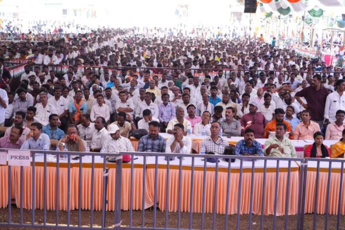 ಬಹಿರಂಗ ಪ್ರಚಾರ ಸಭೆಯಲ್ಲಿ ಅಪಾರ ಸಂಖ್ಯೆಯಲ್ಲಿ ಕಾರ್ಯಕರ್ತರು ಭಾಗವಹಸಿದ್ದರು.