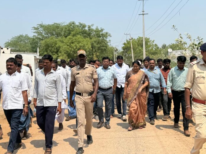 ಜಾಲಿಬೆಂಚಿ ಗ್ರಾಮಕ್ಕೆ ಜಿಲ್ಲಾಧಿಕಾರಿ