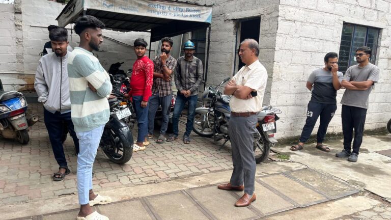 ದಾವಣಗೆರೆ | ಸಂಚಾರ ಸುರಕ್ಷತೆಗೆ ರಸ್ತೆಗಿಳಿದ ಜಿಲ್ಲಾಧಿಕಾರಿ; ಸಂಚಾರ ನಿಯಮ ಪಾಲಿಸದ ವಾಹನಗಳ ವಶ, ನೋಟೀಸ್ ಜಾರಿ