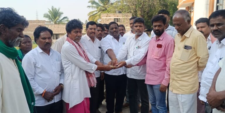 ಮುದ್ದೇಬಿಹಾಳ ಕಾಲುವೆ ದುರಂತ: ಸಂತ್ರಸ್ತ ಕುಟುಂಬಕ್ಕೆ ಕಾಂಗ್ರೆಸ್&zwnj; ಮುಖಂಡನಿಂದ ಆರ್ಥಿಕ ನೆರವು