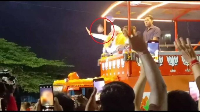 PM Narendra Modi's roadshow.