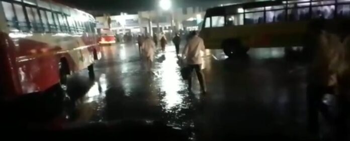 Sudden rain in the city