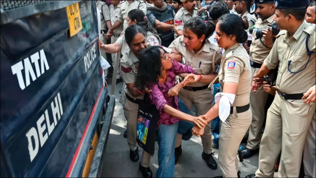 ದೆಹಲಿ ಪ್ರತಿಭಟನೆ ವೇಳೆ ಪೊಲೀಸರಿಂದ ಲೈಂಗಿಕ ಕಿರುಕುಳ: ಮೂವರು ಪತ್ರಕರ್ತೆಯರ ಆರೋಪ