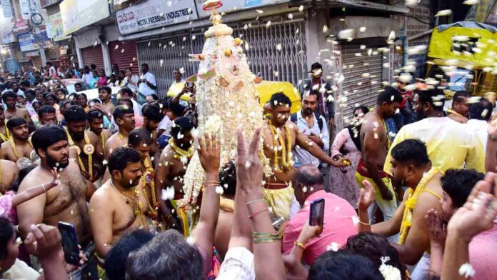 Attack on Archakan carrying Karaga