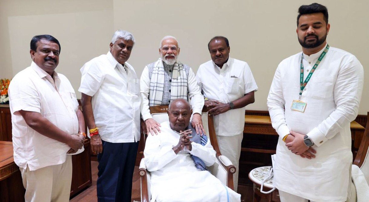 ಬಾಲಕೃಷ್ಣ, ರೇವಣ್ಣ, ಮೋದಿ, ಕುಮಾರಸ್ವಾಮಿ, ಪ್ರಜ್ವಲ್ ಮತ್ತು ದೇವೇಗೌಡ
