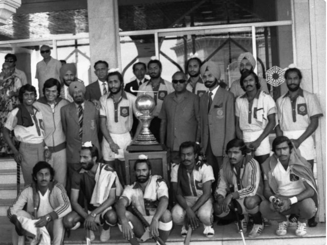 hocky 1975