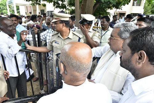 ರಾಯಚೂರಿನಲ್ಲಿ ಜನರ ಸಮಸ್ಯೆ ಆಲಿಸಿದ ಸಿದ್ದರಾಮಯ್ಯ