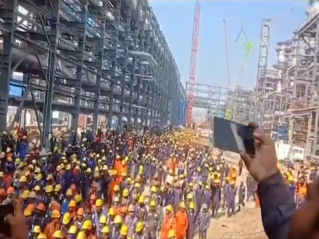indian oil refinery workers