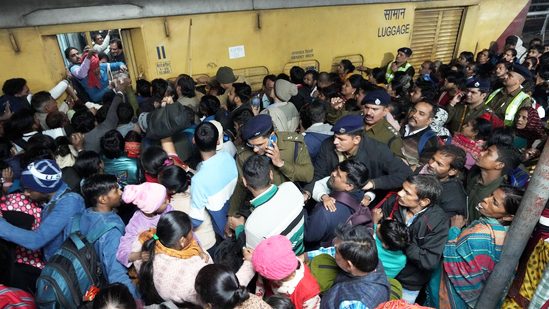 new delhi railway station stampede 1739673064471 1739675138925