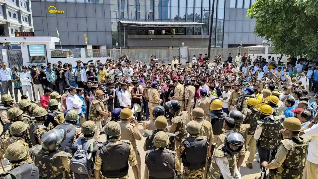 noida workers protest 1 pti