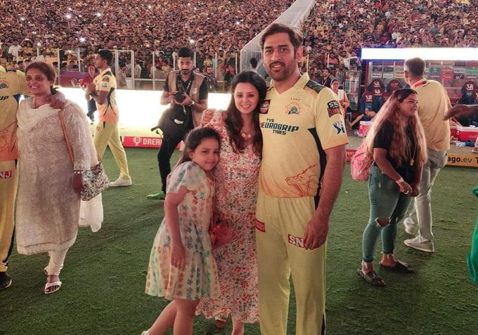 DHONI