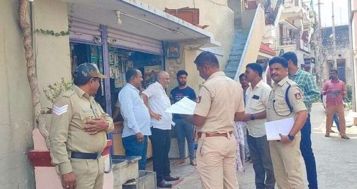 ಅಂಗಡಿಗಳ ಮೇಲೆ ಪೊಲೀಸರ ದಾಳಿ