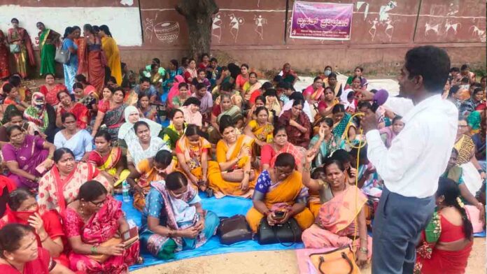 ಕರ್ನಾಟಕ, ಹರಿದ ಸೀರೆಗಳು, ಅಂಗನವಾಡಿ ಕಾರ್ಯಕರ್ತೆಯರು, Karnataka, torn sarees, Anganwadi workers,