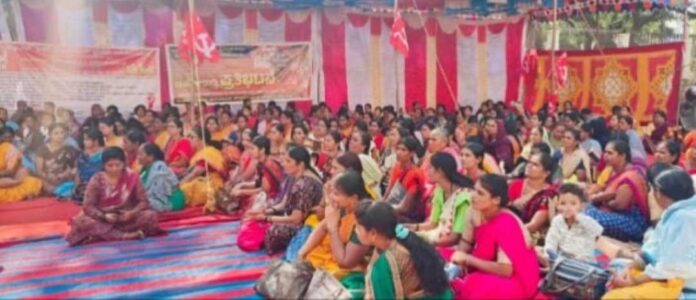 ಅಂಗನವಾಡಿ ಕಾರ್ಯಕರ್ತೆಯರ ಪ್ರತಿಭಟನೆ