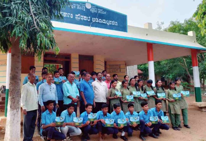 ಅಂಬೇಡ್ಕರ್‌ ವಿಚಾರಗಳ ಪುಸ್ತಕ ವಿತರಣೆ