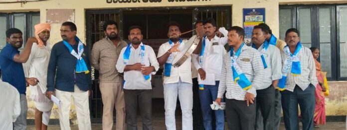 ಹಾಸ್ಟೆಲ್‌ ವಾರ್ಡನ್‌ ಅಮಾನತಿಗೆ ಆಗ್ರಹ