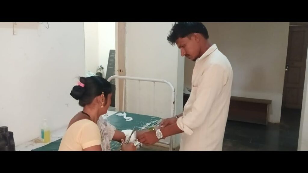 ಅಡವಿ ಸೋಮನಾಳ ಪಿಎಚ್‌ಸಿಯಲ್ಲಿ ತಮಗೆ ತಾವೇ ಚಿಕಿತ್ಸಕರು