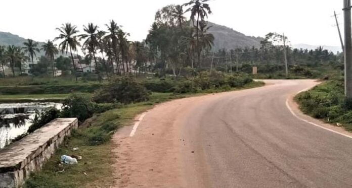ಅಪಾಯಕಾರಿ ರಸ್ತೆ ತಿರುವಿನಲ್ಲಿ ತಪ್ಪದ ಅಪಘಾತಗಳು