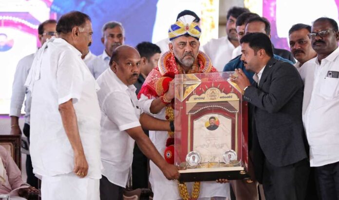 ಅರಸೀಕೆರೆಯಲ್ಲಿ ಡಿ ಕೆ ಶಿವಕುಮಾರ್‌ ಅವರಿಗೆ ಸನ್ಮಾನ