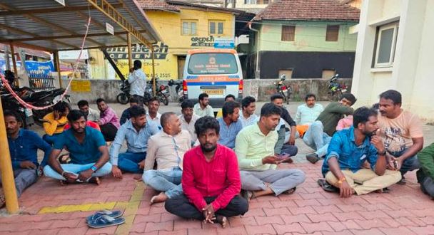 ಆಸ್ಪತ್ರೆ ಎದುರು ಪ್ರತಿಭಟನೆ