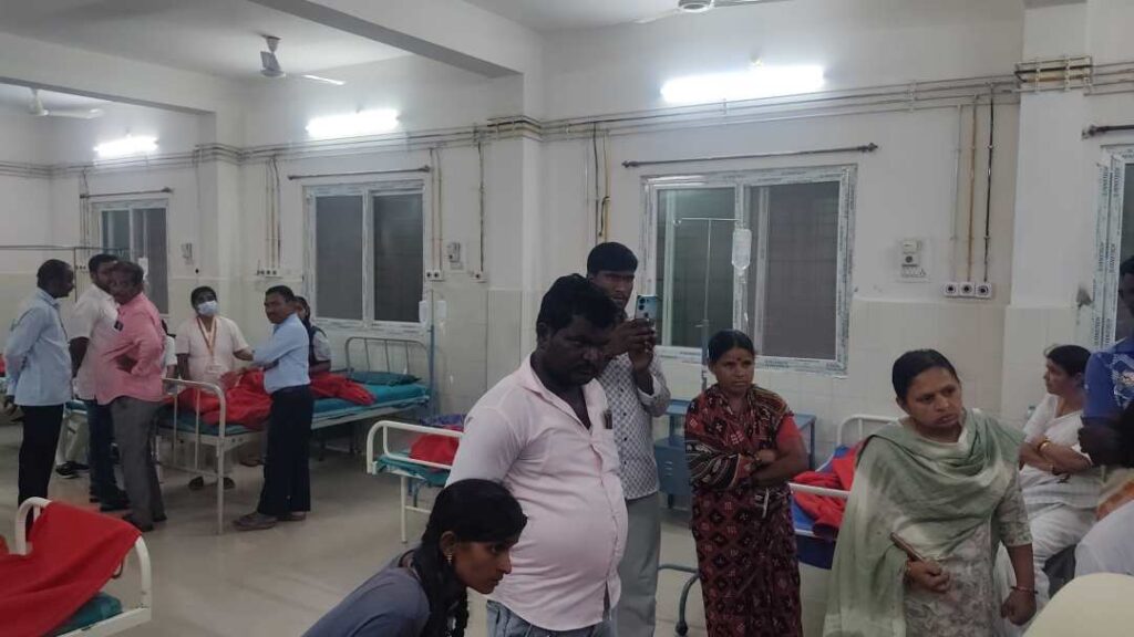 ಆಸ್ಪತ್ರೆಯಲ್ಲಿ ಜಮಾಯಿಸಿದ ಪೋಷಕರು