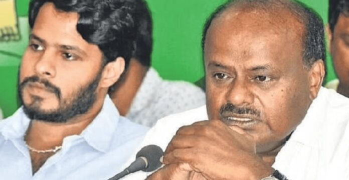 ಎಚ್_ಡಿಕೆ-ನಿಖಿಲ್