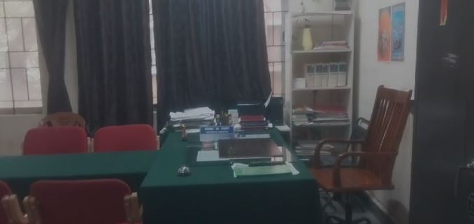 ಕಚೇರಿಗಳು ಖಾಲಿ ಖಾಲಿ