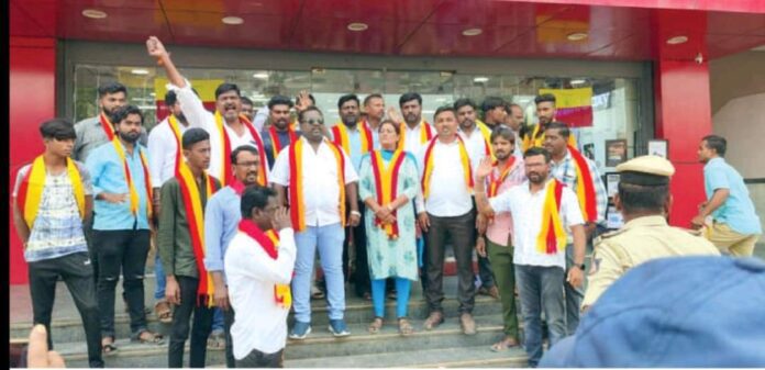 ಕನ್ನಡ ನಾಮಫಲಕ ಕಡ್ಡಾಯಕ್ಕೆ ಆಗ್ರಹ