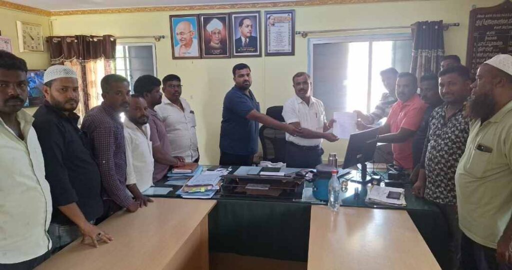 ಕರ್ನಾಟಕ ಪಬ್ಲಿಕ್‌ ಶಾಲೆ ಶುಲ್ಕ ವಸೂಲಿ ತಡೆಗೆ ಮನವಿ