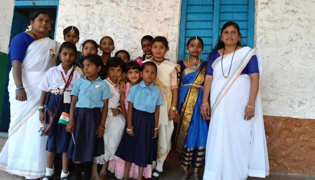 ಕಲಿಕಾ ಕೇಂದ್ರದ ಮಕ್ಕಳೊಂದಿಗೆ ಒಡಲ ಧ್ವನಿ ಮಹಿಳಾ ಒಕ್ಕೂಟದವರು